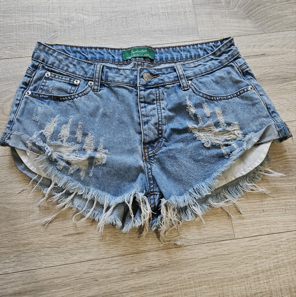 Signature Eight Denim Beachy Destroyed Distressed Hot Shorts Med
